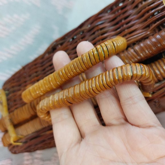 Vintage Woven Straw Rattan Wicker Large Carrying Case Suitcase with Lid Hinge - Picture 7 of 10